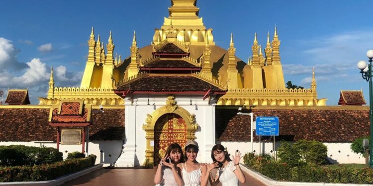 Du Lịch Lào Mặc Gì? Bí Kíp Chuẩn Bị Hành Lý 2025